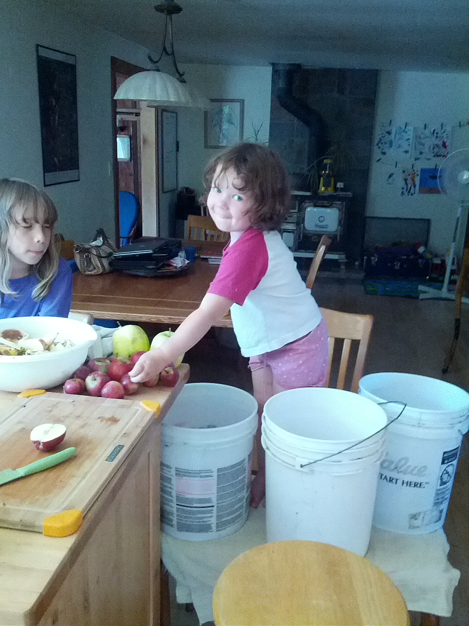 Even the little one can help make applesauce