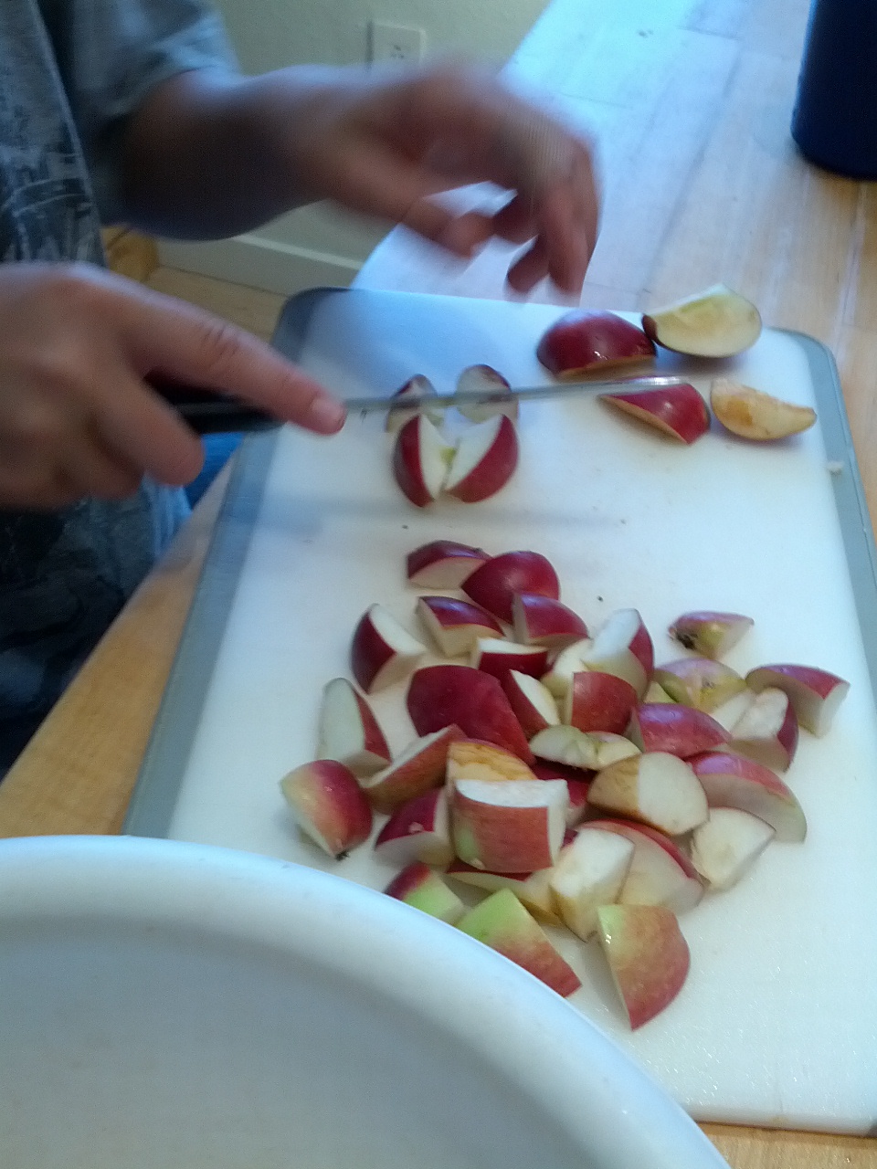 Chopping up apples