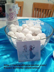 Anna and Elsa Snowballs